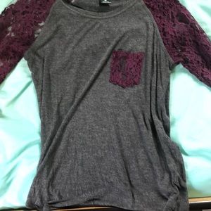 grey shirt w plum midlength lace sleeves & pocket